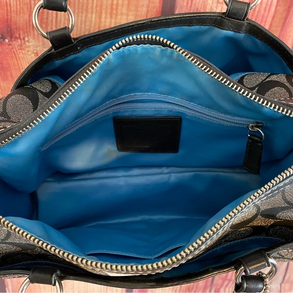💕COACH💕 Handbag - Black/gray/blue pattern. Super Cute!!! - Picture 7 of 12